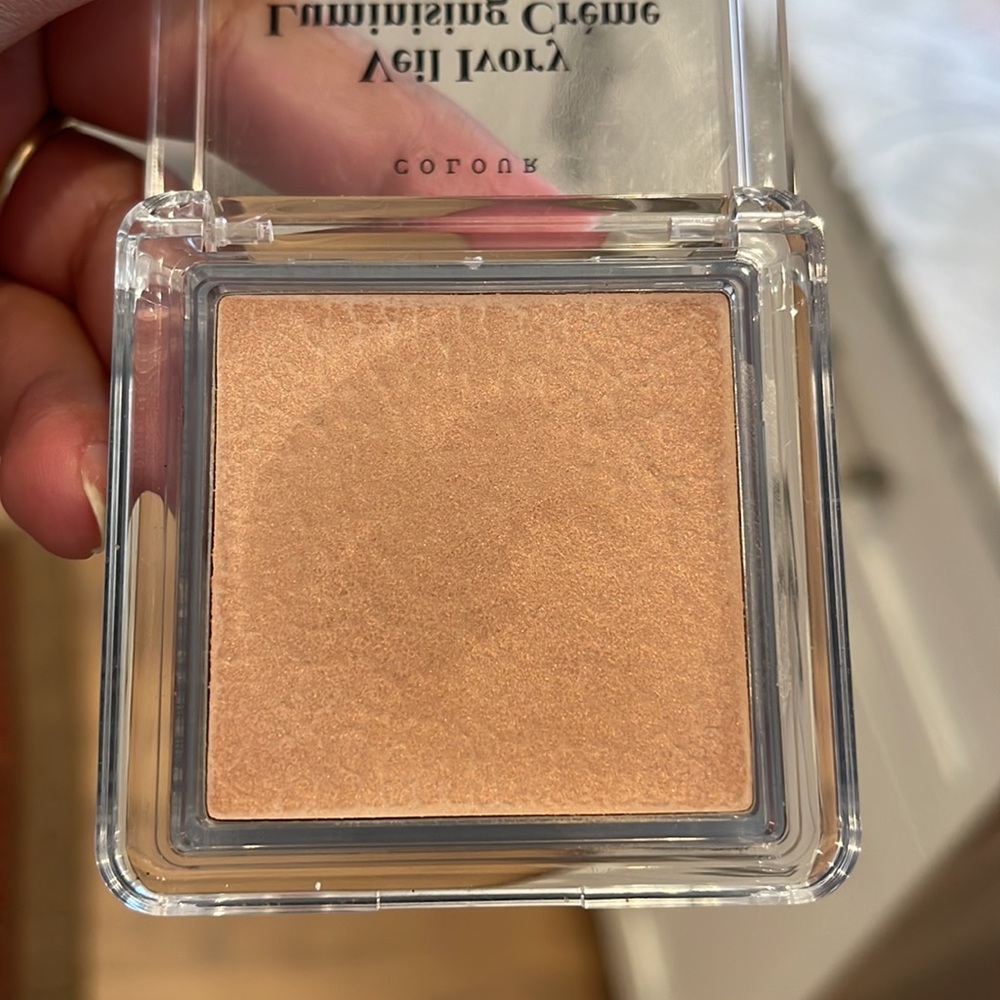 And Other Stories Veil Ivory Luminising Crème